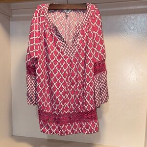 Crown & Ivy Pink and White Patterned Top